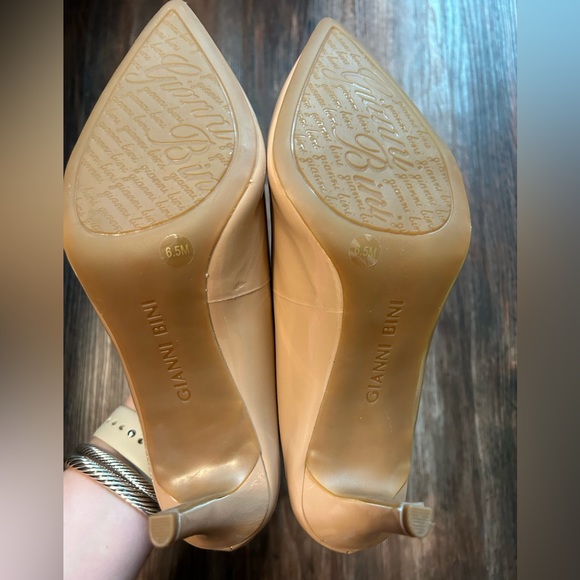Women’s Brand New Gianni Bini Nude Pumps Size 6.5 - Picture 3 of 4